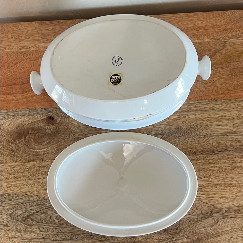 Vintage White Casserole Dish with Mushroom Design by Goodwood made in Japan - Picture 8 of 10